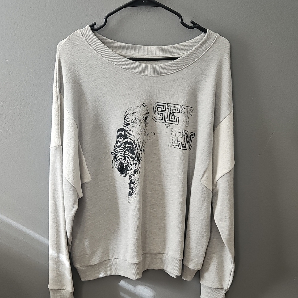 Vintage Canvas  Slouchy Oversized Boutique Distresses Tiger Gray Sweatshirt